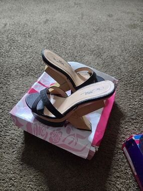 Wild Rose Black Strappy Wooden-Look Wedge Mules